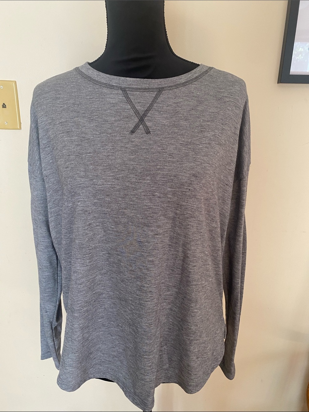 Maurice’s 24/7 Long-Sleeve Crewneck w/ Cross Detail & Side Slits Gray US Sz M